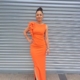 Estilo Casual Color: Naranja Detalles: Vestido largo entallado Rebeca de tirante ancho, volante en la parte superior, drapeado con abertura lateral. Composición 95% Poliéster 5% Elastano Talla única, apropiada aprox. hasta 38/40