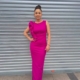 Estilo Casual Color: Buganvilla Detalles: Vestido largo entallado Rebeca de tirante ancho, volante en la parte superior, drapeado con abertura lateral. Composición 95% Poliéster 5% Elastano Talla única, apropiada aprox. hasta 38/40