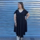 Estilo Casual Color: Negro Detalles: Vestido Largo Mariela Negro de manga corta con volante y con vuelo, escote en pico y tela con mucha caída Composición: 95% Poliéster 5% Elastano Talla única, adecuada apróx. hasta 40/52