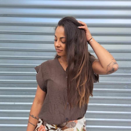 Detalles: Camisa Marian cuello camisero, manga sisa y botones. Composición: 85% Tencel 15% Nylon. Talla única, adecuada apróx. hasta 36/42