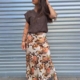 Tonos marrones, verdes, rosas, amarillos y beige. Detalles: Falda Estampada Primavera Larga de raso, estampado de flores, goma en cintura, con mucha caída 