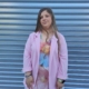 Estilo Casual Color: Rosa Detalles: Chaqueta Rosa Oficinista cuello camisero, manga larga con perlita y bolsillos ribeteados Composición: 95% Viscosa 5% Elastano Talla única, adecuada apróx hasta 44/46